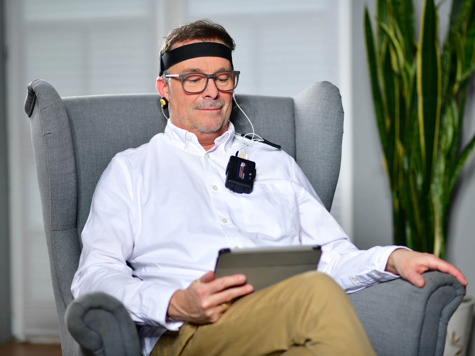 Séance de biofeedback : personne installée confortablement dans un fauteuil